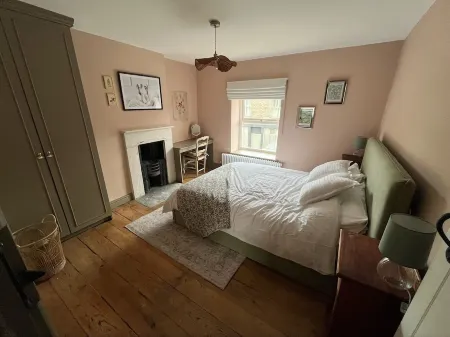 Cosy cottage in Bollington offering an escape to the Peak District and beyond. Отели в г. Макклсфилд