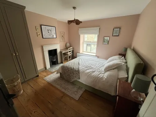 Cosy cottage in Bollington offering an escape to the Peak District and beyond.