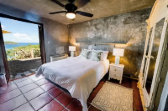 5Br/4.5BA Beachfront @Culebra, Puerto Rico w. Heated Pool