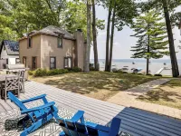 Swim, Fish and Boat House on Stunning Higgins Lake! Hotels in Roscommon County
