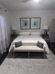 University home Cozy 2-bed great location safe hospital & UD nearby AC, WiFi