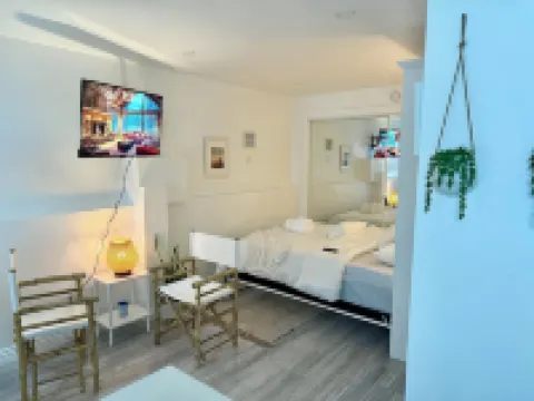 Charming studio in welcoming Manhattan Beach with WiFi