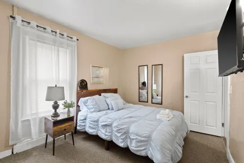 Newly Renovated 2BR Apt Near SU, Zoo, Destiny USA & Downtown