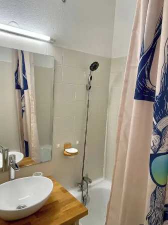 Apartment 5min walk from the village, free shuttle bus at the foot of the residence Отели в г. Виллар-де-Ланс