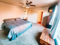 Hot Tub, King Beds, Pet Friendly Close to I25