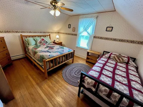 Country Cottage Living in the Town of Ticonderoga with Modern Amenities Hôtels à : Ticonderoga
