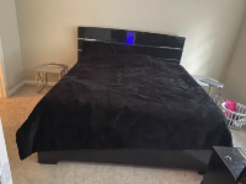 Cozy Two Bedroom Apartment W/ Balcony