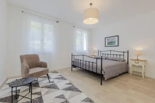 Elegant Euganean Hills apartment with garden view