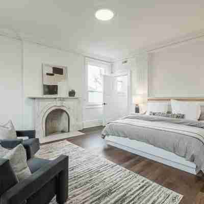 The Kirkendall Mansion & Coach House -  Luxury & Comfort 14 Bedroom 10 Washroom Rooms