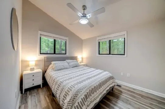 Peaceful Getaway in Hedgesville, Virginia, with Fire Pit and Pool Access, near Antietam National Bat