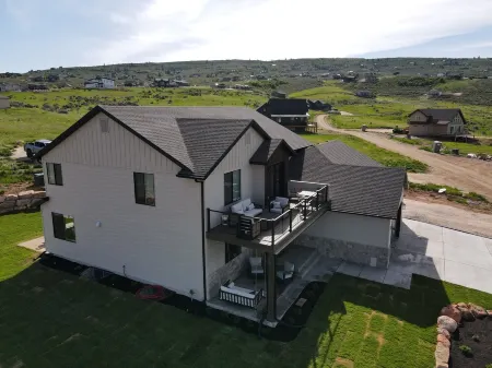 Lakeview Retreat-Home overlooking Bear Lake Sleeps 30 w/Ideal beach/pool access