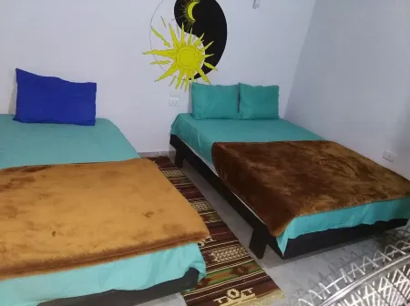 2 min walk to the Sea / shared garden with sky view ,Wi-Fi , pet friendly