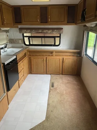 Cozy 1-bedroom RV in fantastic Leitchfield with AC