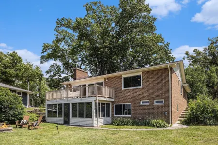 Magician Lakefront Home in Sister Lakes