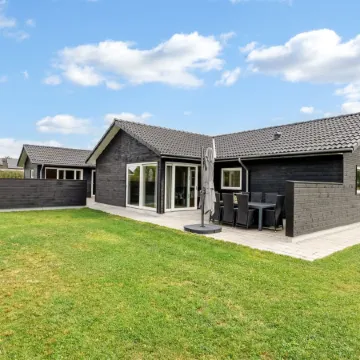 "Frederikke" - 990m from the sea