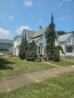 Cozy 1-bedroom apartment with WiFi, AC in welcoming Sandusky