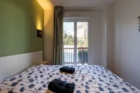 Seaside apartment, park, heated swimming pool, tennis court