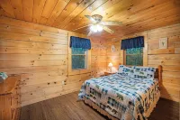 Insignificant Cabin: Spacious 5BR, 3.5BA Retreat with Hot Tub - Chalets