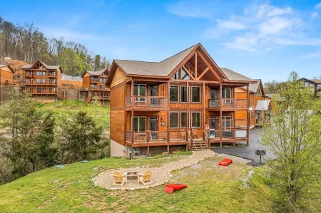 Luxury/Cozy SMOKY MTN GETAWAY Cabin-Location-View-HotTub+more