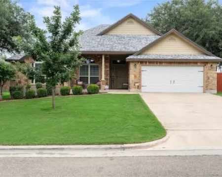 Large Belton Home near Expo Ctr Hotels in Belton