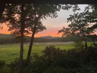 Enchanted 2 bedroom, x-lake cabin with mountain views.  Fast WFYI , Napanoch. 와워싱 호텔