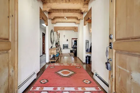 Quiet and Convenient Retreat Отели рядом с достопримечательностью «Публичная библиотека Санта-Фе»