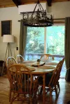 Loose Moose Lodge – Family Chalet, Fireplace, Ski!