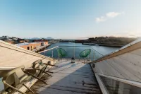 In the middle of Lofoten! Unique and spacious dockside apartment. Các khách sạn ở Stamsund