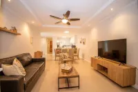 Beautiful Condo just steps from Avenida Escazu!