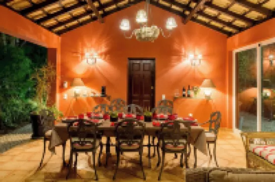 LUX Sesimbra Villa w/Breakfast • Pool •Tennis • BBQ • Lavish Gardens