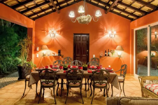 LUX Sesimbra Villa w/Breakfast • Pool •Tennis • BBQ • Lavish Gardens