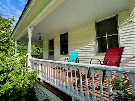 Spacious getaway with private river access minutes from ski area