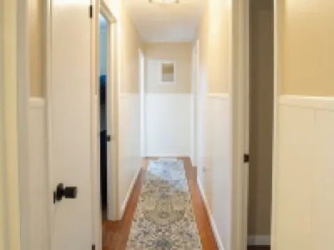 Charming 4-bedroom home with AC and WiFi close to downtown historic Honesdale 洪斯代爾酒店