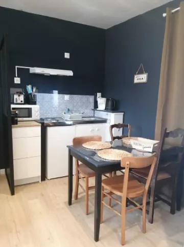 Cosy studio perched on the 1st floor