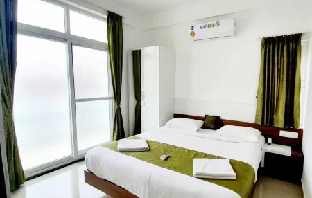 VARSHA ENCLAVE DELTA HOUSE Отели рядом с достопримечательностью «Dufferin Clock Tower»