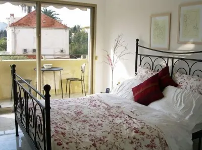 Riviera at its Best: Elegant and Exceptional 5-Star-Rated 1BR w/ Beachfront+Pool Hotels in Cap d'Antibes