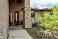 Large Sedona single family home with red rock views, walk to Bell Rock Hotels in Village of Oak Creek