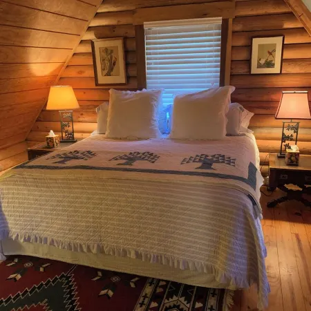 3-bedroom cabin in peaceful Fleetwood with WiFi, AC. Enjoy nature