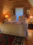 3-bedroom cabin in peaceful Fleetwood with WiFi, AC. Enjoy nature