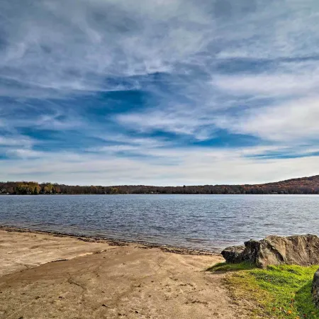 Walk to Arrowhead Lake: Cabin w/ Private Hot Tub!