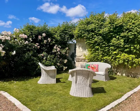 Maison Adrienne Отели в г. Мён