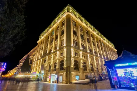 Center Hotel Baku Отели рядом с достопримечательностью «Площадь Фонтанов»