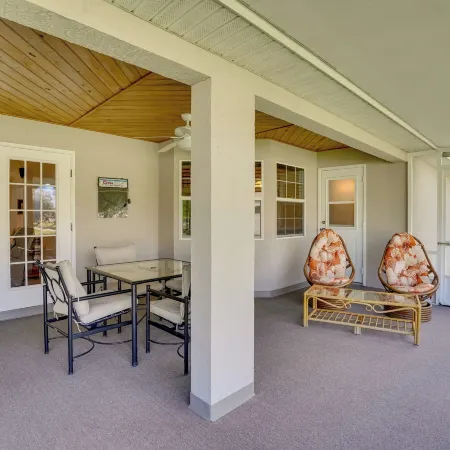 Walk to Lake: Home w/ Screened Porch in Sebring!