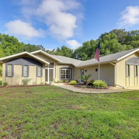 3 Mi to Dunnellon Historic District: Home w/ Lanai