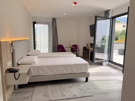 Lake and More Suite Hotel Отели в г. Адро