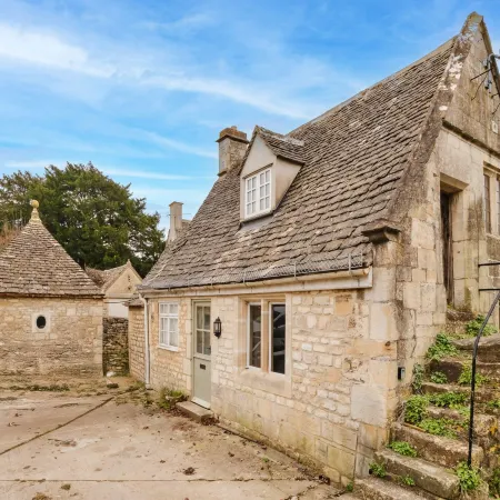 Cottage in Painswick near Cotswold Way