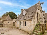 Cottage in Painswick near Cotswold Way