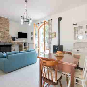 Enchanting Coastal with Views Rooms