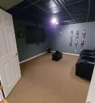 Comfortable, spacious, basement, 1bdrm apartment, sleeps 4