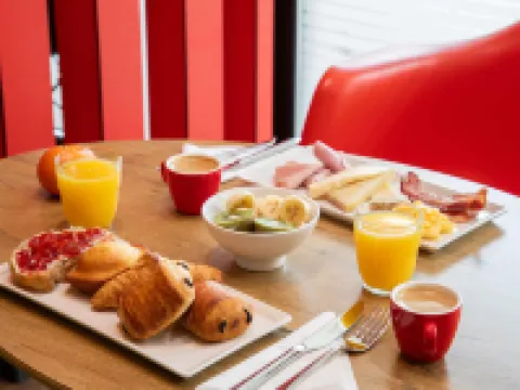 Ibis Versailles Château